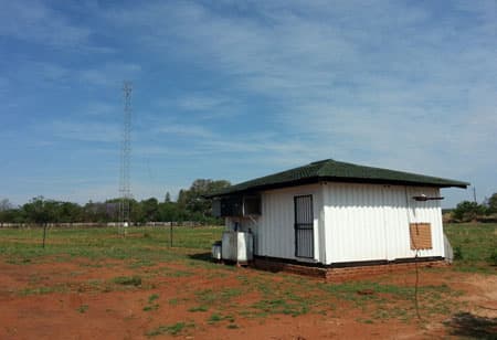 DRM SA test site with transmitter hut and mast